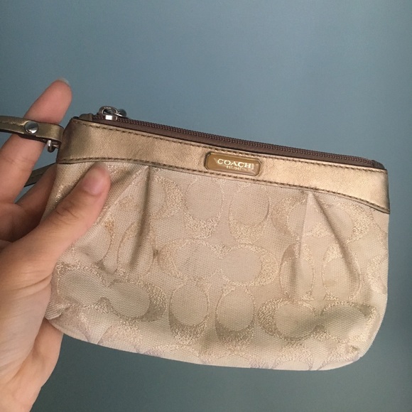 Coach Handbags - Coach Clutch